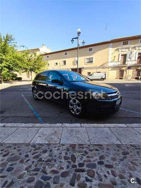 Usado Opel Astra Sport 120 CV (88 kW) 2005 Negro Berlina