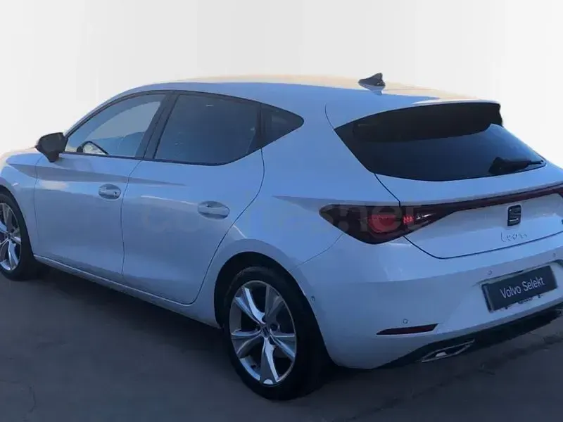 Usado Seat Leon FR 150 CV (110 kW) 2024 Blanco Familiar