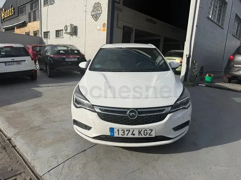 Usado Opel Astra Dynamic 110 CV (80 kW) 2018 Blanco Berlina