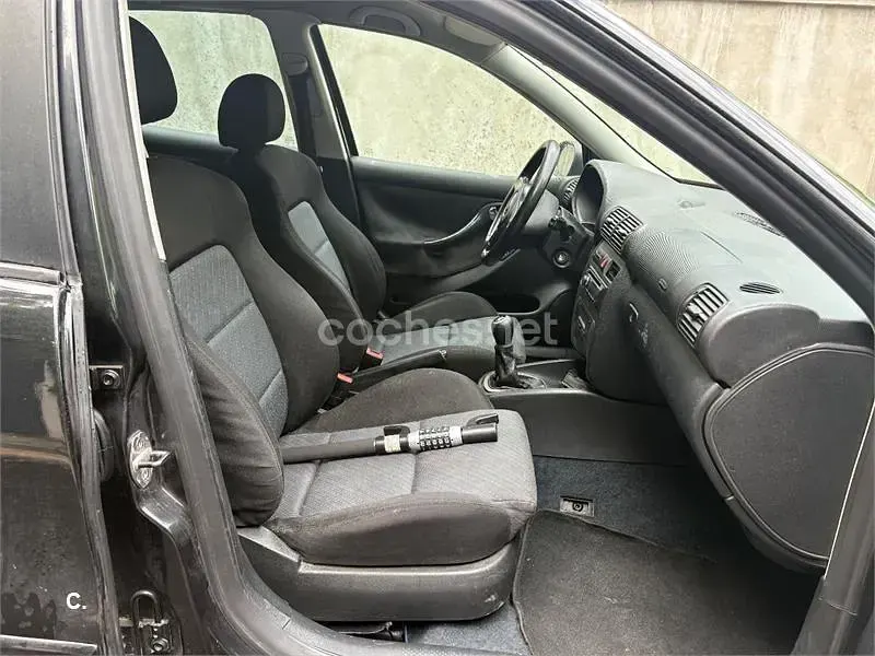 Usado Seat Leon FR 180 CV (132 kW) 2005 Negro Utilitario