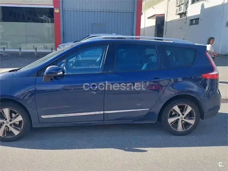 Usado Renault Grand Scénic III Dynamique 110 CV (80 kW) 2013 Azul Monovolumen