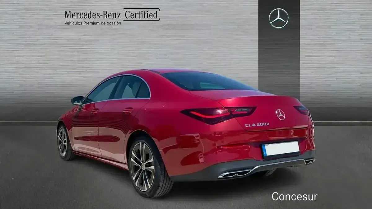 Usado Mercedes CLA200 150 CV (110 kW) 2025 Rojo Berlina