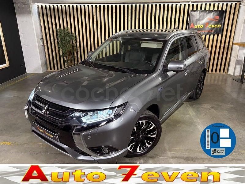 Usado Mitsubishi Outlander P-HEV 203 CV (149 kW) 2016 Gris / plata SUV