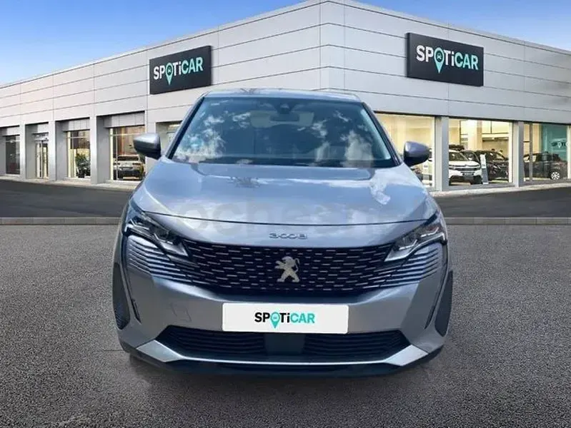 Usado Peugeot 3008 Allure 130 CV (95 kW) 2020 Gris / plata SUV