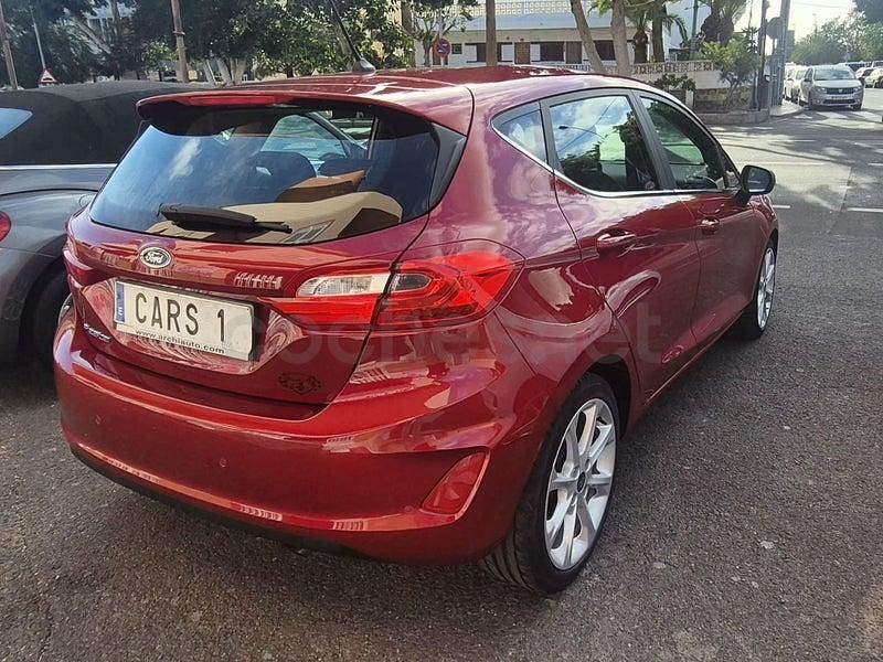 Usado Ford Fiesta Trend 100 CV (73 kW) 2018 Granate Utilitario