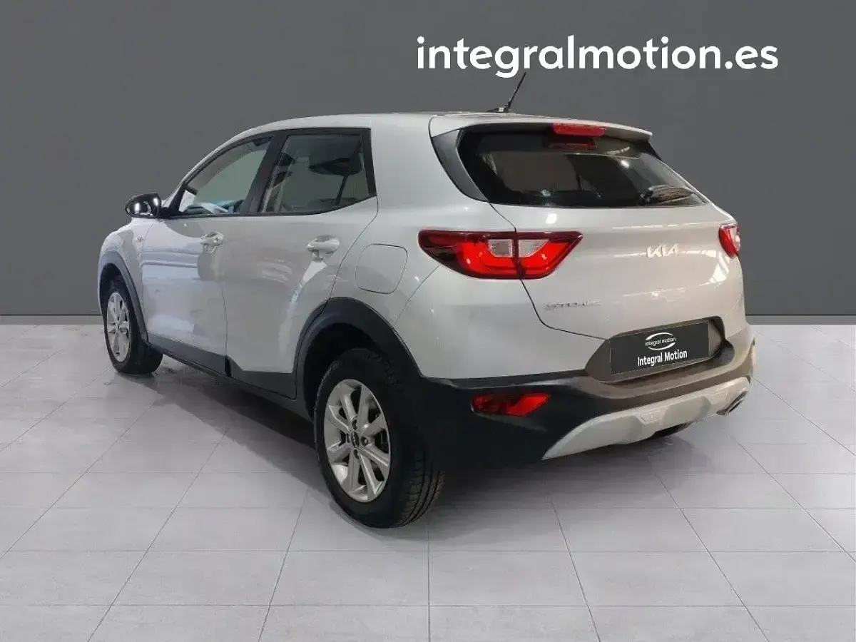 Usado Kia Stonic 84 CV (61 kW) 2022 Gris SUV