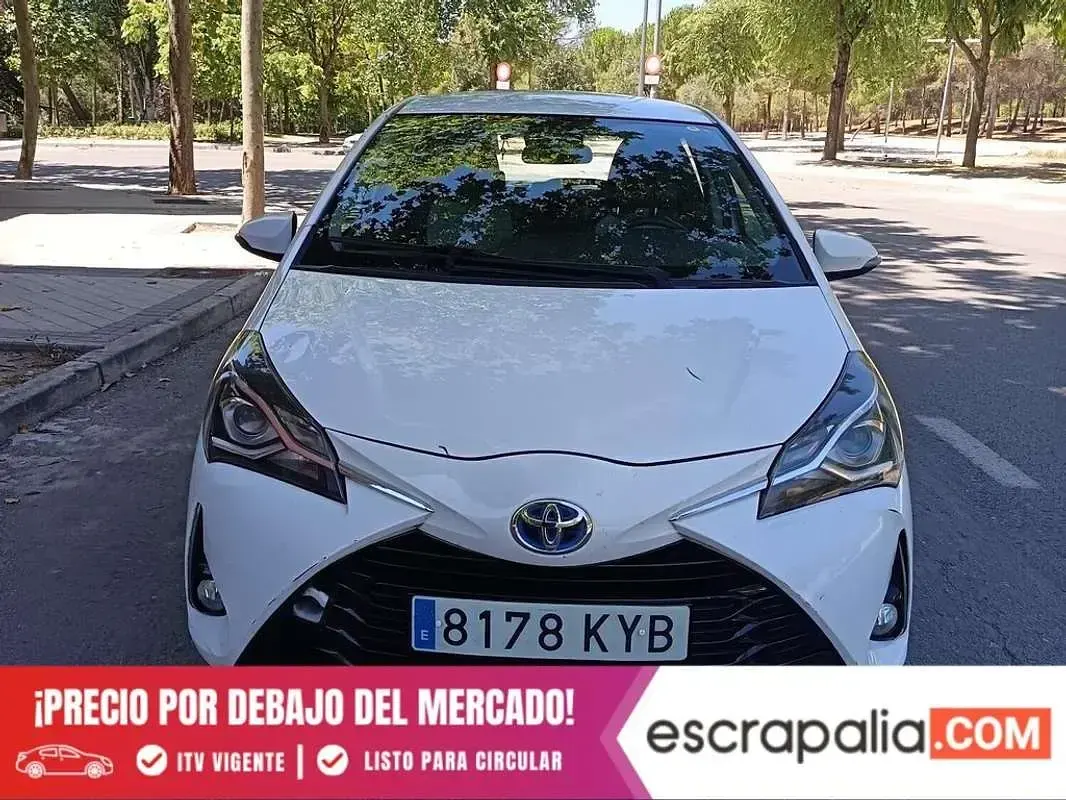 Usado Toyota Yaris Hybrid Active 100 CV (73 kW) 2019 Blanco Utilitario