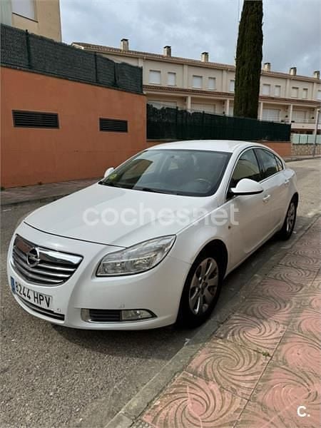 Usado Opel Insignia Business 130 CV (95 kW) 2013 Blanco Familiar