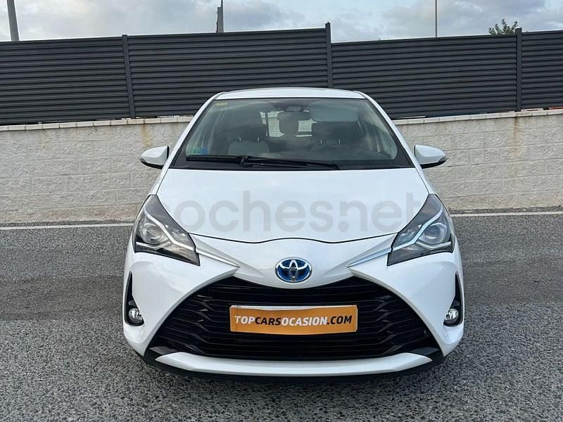 Usado Toyota Yaris Hybrid Advance 100 CV (73 kW) 2017 Blanco Berlina