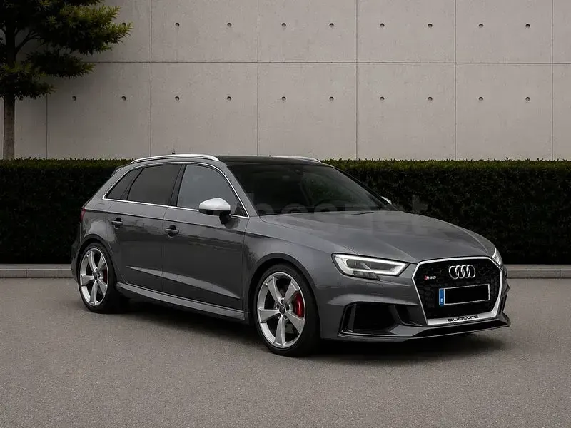 Usado Audi RS3 400 CV (294 kW) 2019 Gris / plata Berlina