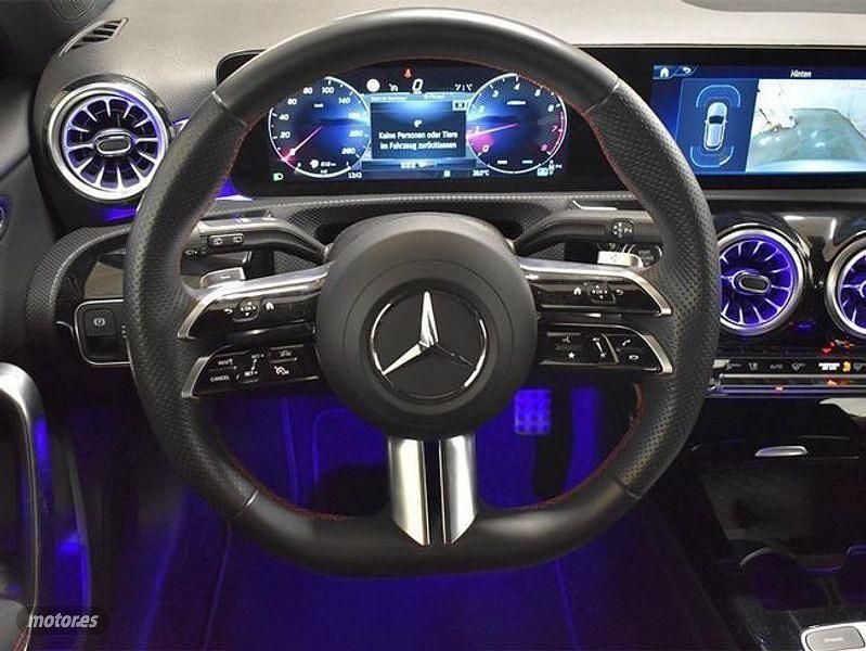 Usado Mercedes A180 AMG line 136 CV (100 kW) 2024 Negro Berlina