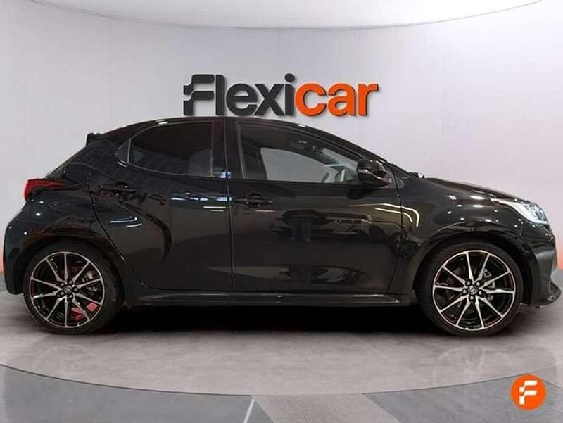 Usado Toyota Yaris Hybrid Sport 116 CV (85 kW) 2022 Negro Utilitario