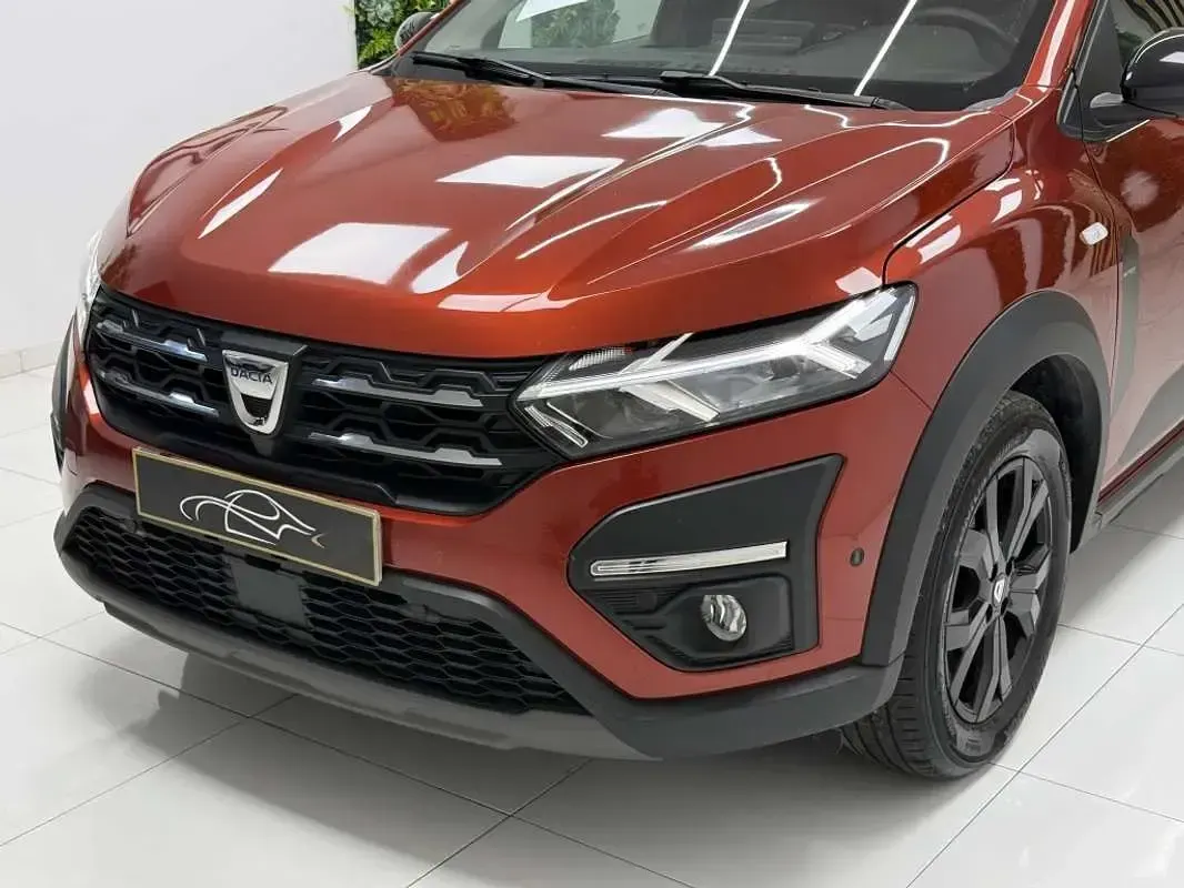 Usado Dacia Jogger Extreme 110 CV (80 kW) 2023 Naranja Monovolumen