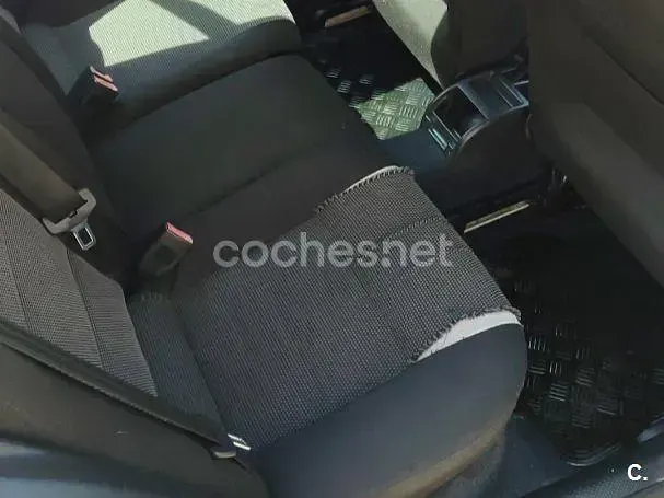 Usado Seat Leon 90 CV (66 kW) 2002 Gris / plata Utilitario