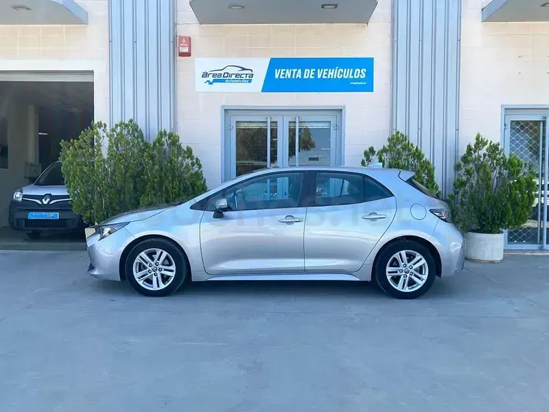 Usado Toyota Corolla Active 122 CV (89 kW) 2022 Gris / plata Berlina