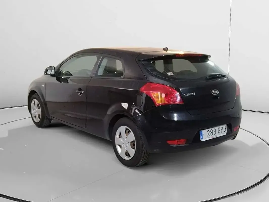 Usado Kia ProCeed 126 CV (92 kW) 2009 Negro Utilitario