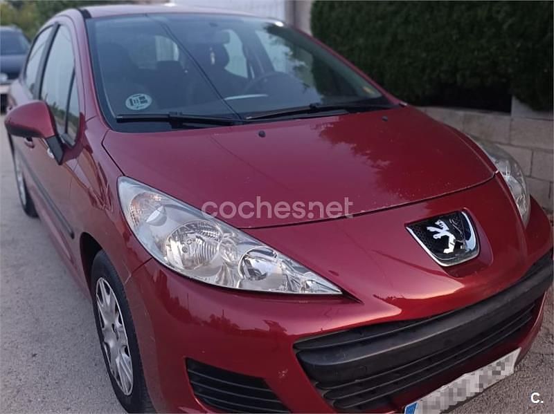 Usado Peugeot 207 90 CV (66 kW) 2009 Granate Berlina