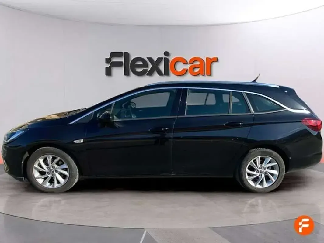 Usado Opel Astra Elegance 145 CV (106 kW) 2020 Negro Familiar