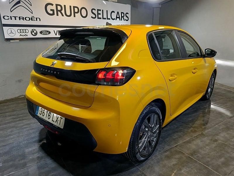Usado Peugeot 208 Active 102 CV (75 kW) 2022 Amarillo Utilitario