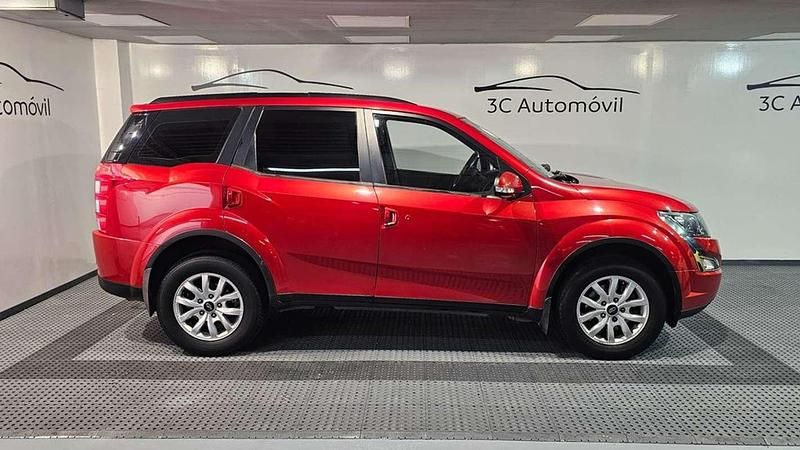 Usado Mahindra XUV500 140 CV (102 kW) 2017 Rojo SUV