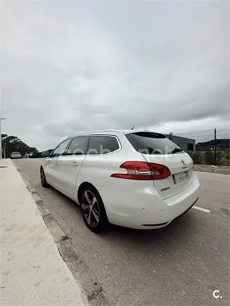 Usado Peugeot 308 SW Allure 150 CV (110 kW) 2014 Blanco Familiar