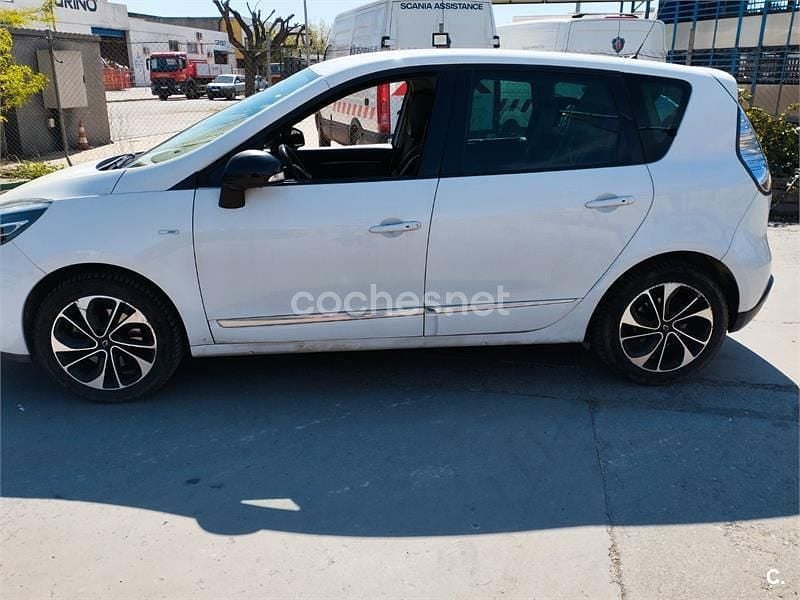 Usado Renault Scénic III Bose Edition 130 CV (95 kW) 2014 Blanco Monovolumen