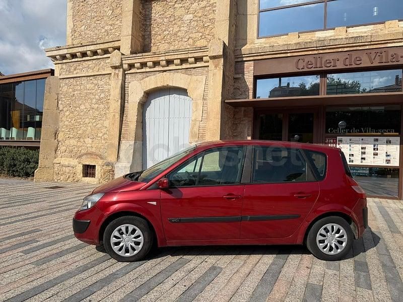 Usado Renault Scénic Dynamique 80 CV (58 kW) 2003 Granate Monovolumen