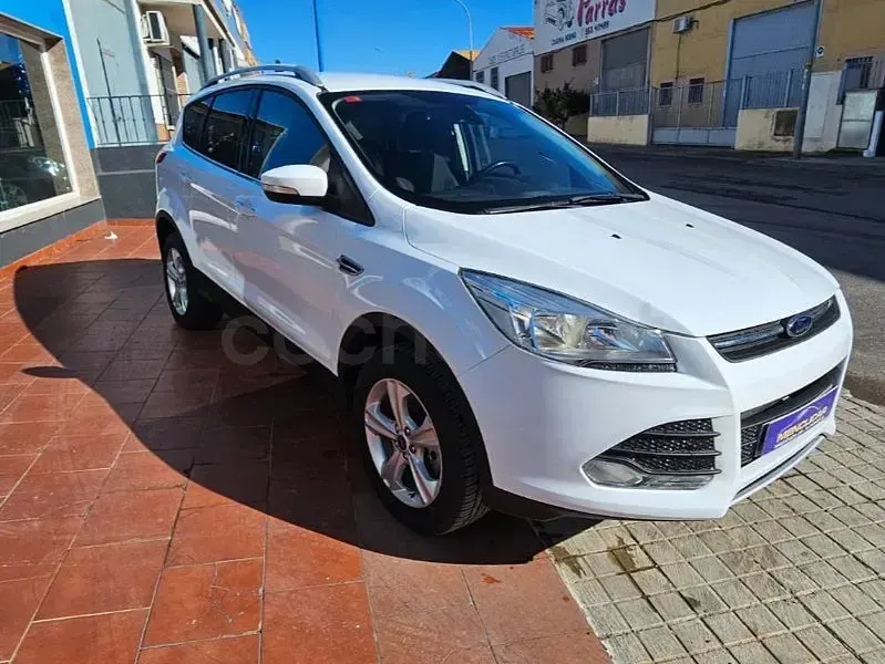 Usado Ford Kuga Trend 140 CV (102 kW) 2013 Blanco SUV