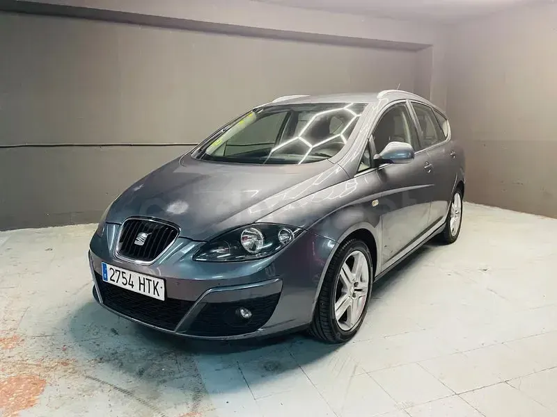 Usado Seat Altea XL I-Tech 105 CV (77 kW) 2014 Gris / plata Monovolumen