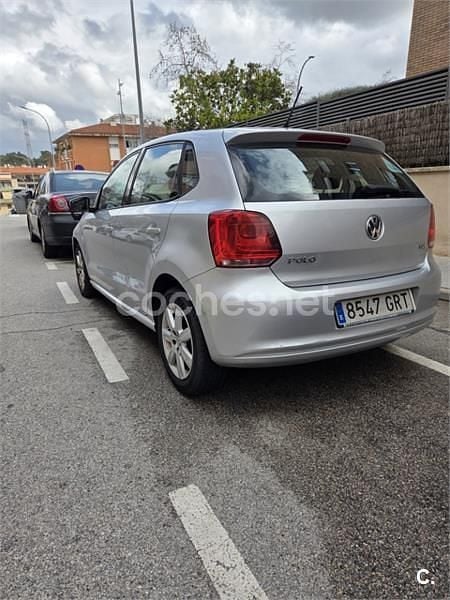 Usado VW Polo Advance 75 CV (55 kW) 2009 Gris / plata Utilitario
