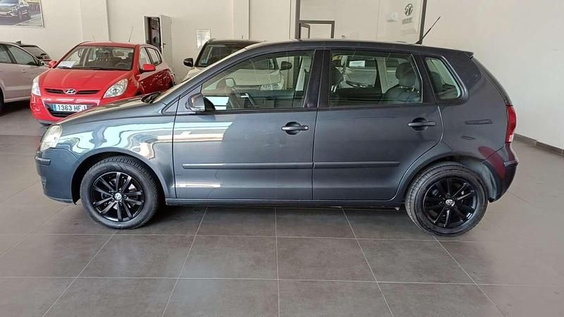 Usado VW Polo Highline 79 CV (58 kW) 2007 Gris Utilitario
