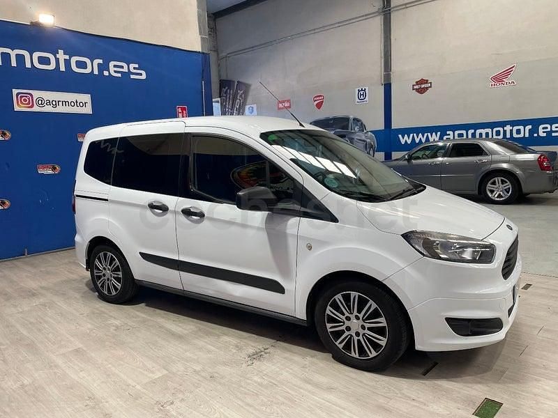 Usado Ford Tourneo Courier Ambiente 95 CV (69 kW) 2017 Blanco Monovolumen