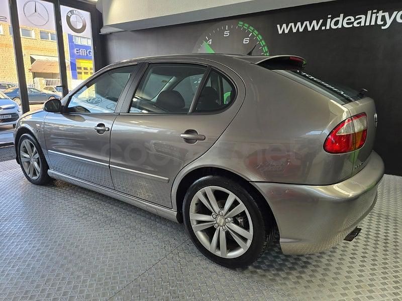 Usado Seat Leon FR 150 CV (110 kW) 2005 Gris / plata Utilitario