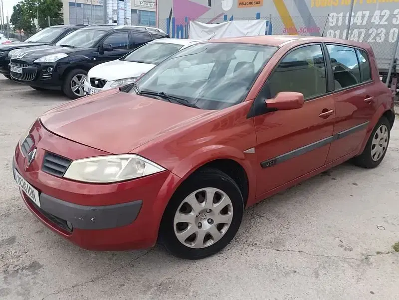 Usado Renault Mégane Dynamique 85 CV (62 kW) 2005 Rojo Berlina