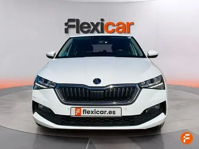 Usado Skoda Scala 110 CV (80 kW) 2022 Blanco Utilitario