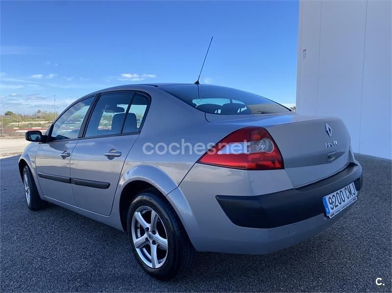 Usado Renault Mégane II Authentique 115 CV (84 kW) 2003 Gris / plata Berlina