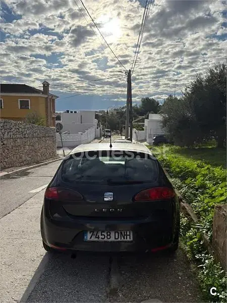 Usado Seat Leon Reference 105 CV (77 kW) 2006 Negro Utilitario