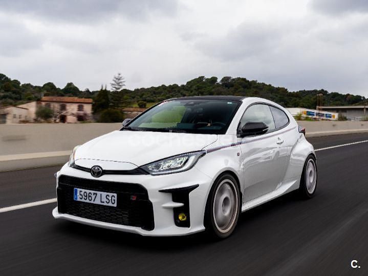 Usado Toyota Yaris 261 CV (191 kW) 2021 Blanco Berlina