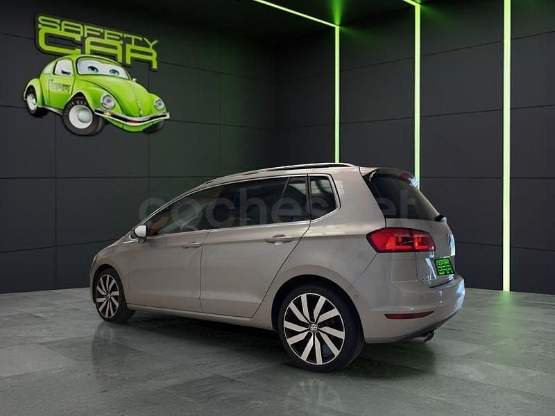Usado VW Golf Sportsvan Sportline 150 CV (110 kW) 2015 Gris / plata Monovolumen