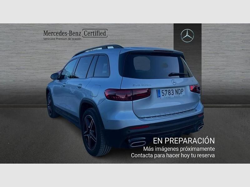 Usado Mercedes GLB200 150 CV (110 kW) 2025 Plata hightech (metalizado) SUV