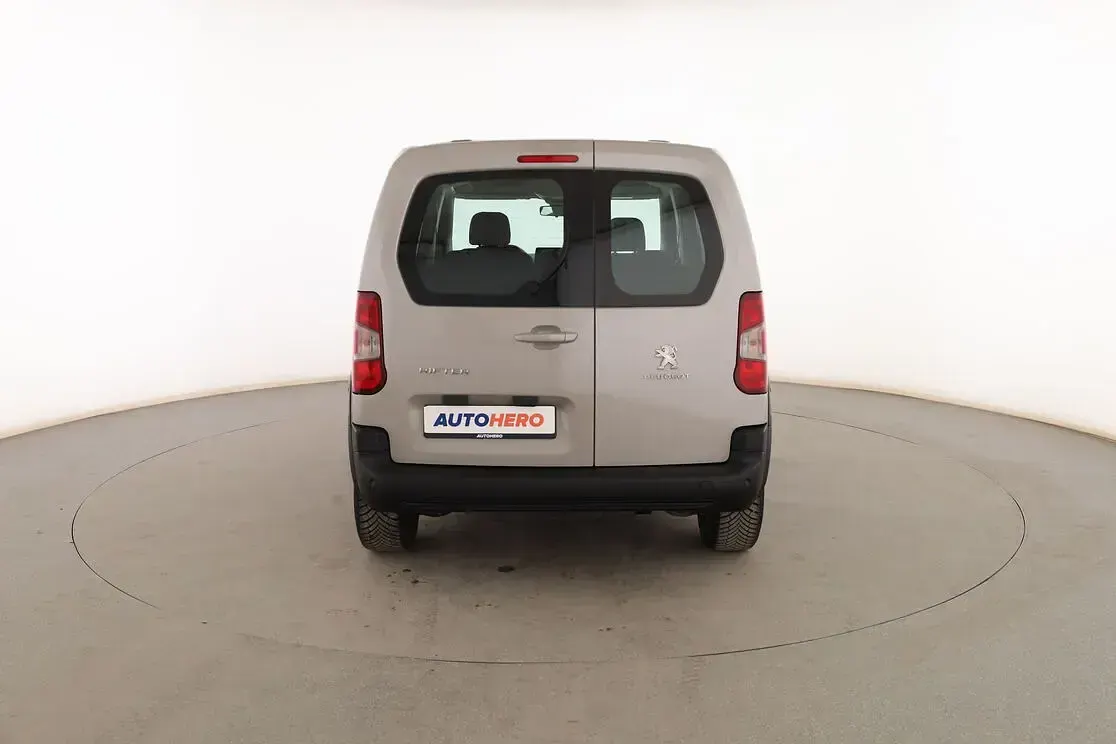Usado Peugeot Rifter Active 102 CV (75 kW) 2020 Beige Monovolumen