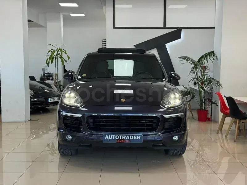 Usado Porsche Cayenne Platinum Edition 262 CV (192 kW) 2017 Violeta / lila SUV