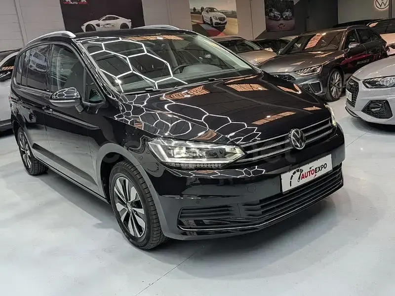 Usado VW Touran 150 CV (110 kW) 2024 Negro Monovolumen