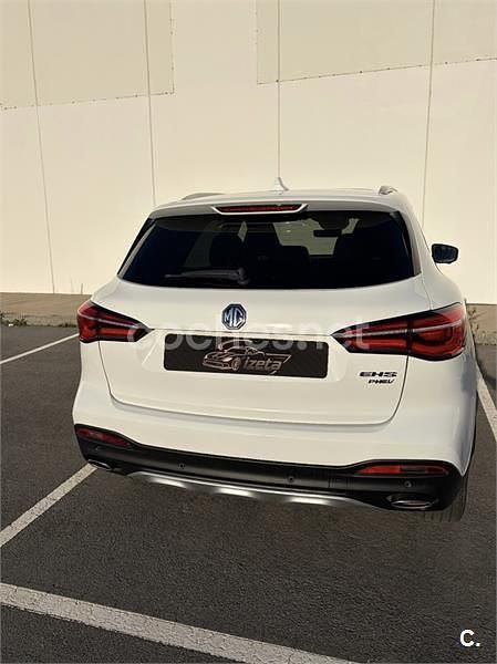 Używany MG EHS Luxury 258 KM (189 kW) 2023 Biały SUV