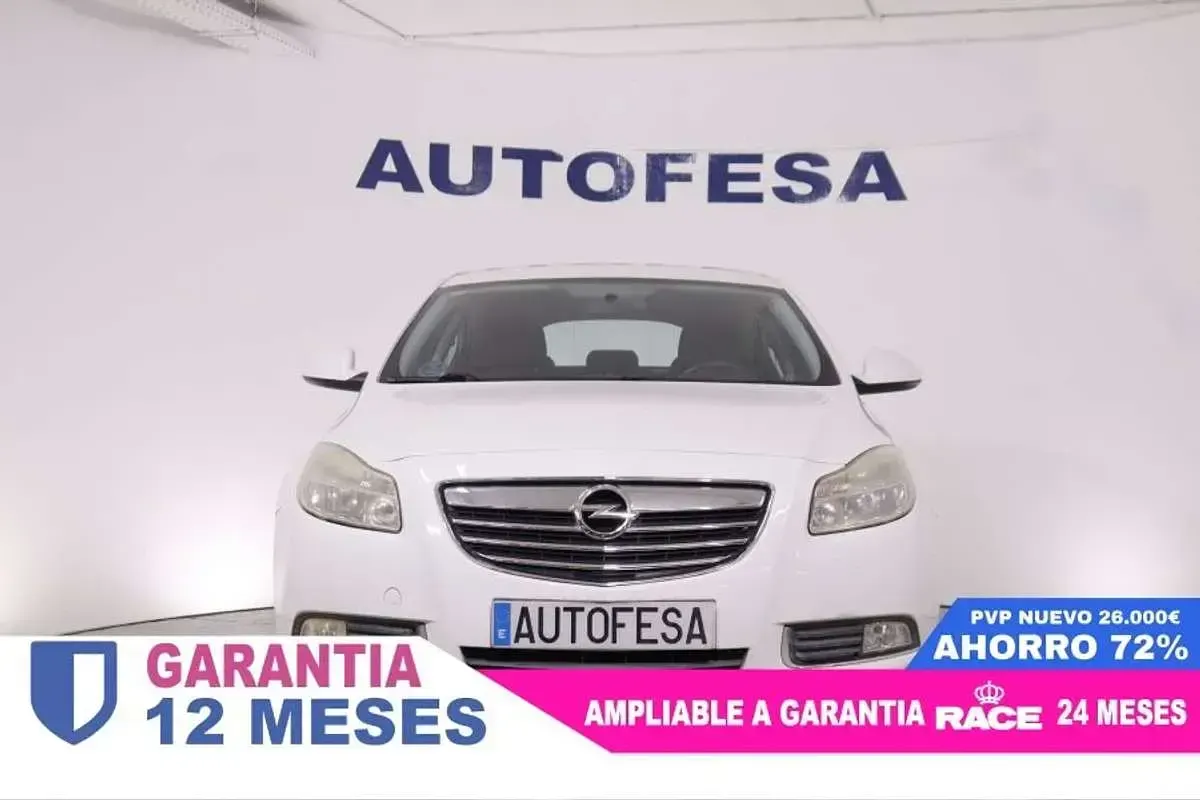 Usado Opel Insignia 140 CV (102 kW) 2012 Blanco Berlina