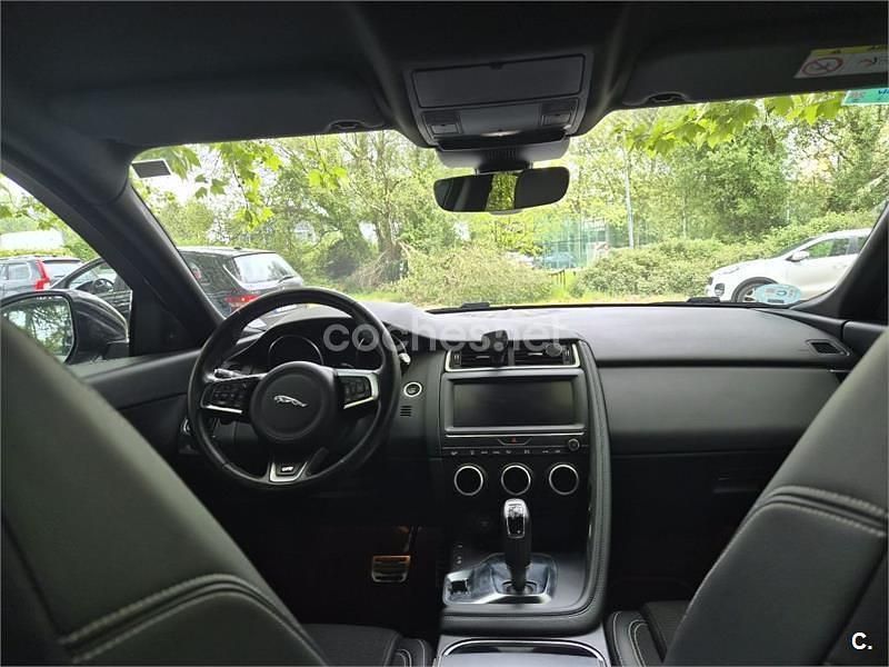 Usado Jaguar E-Pace R-Dynamic 150 CV (110 kW) 2019 Gris / plata SUV