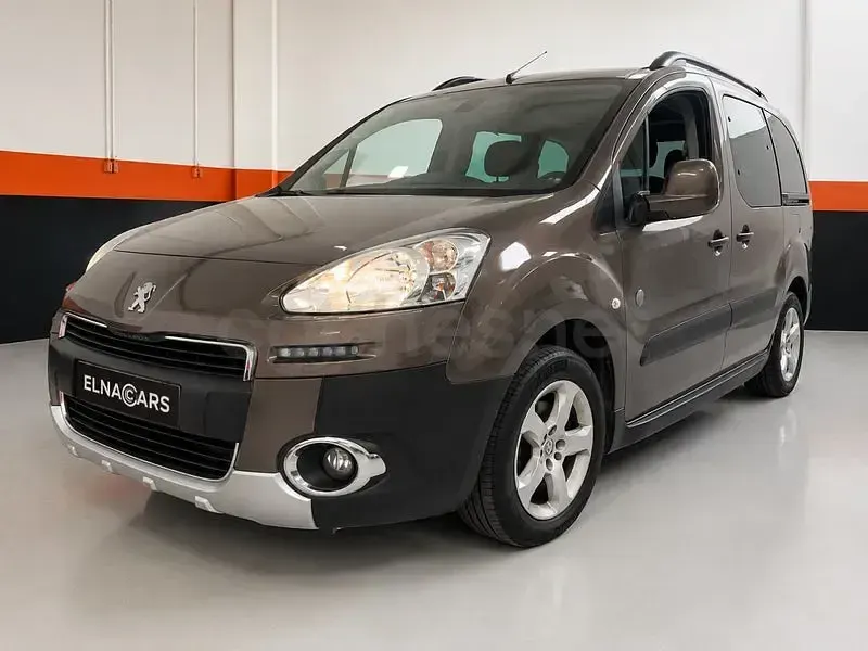 Usado Peugeot Partner Tepee Outdoor 92 CV (67 kW) 2015 Marrón Monovolumen