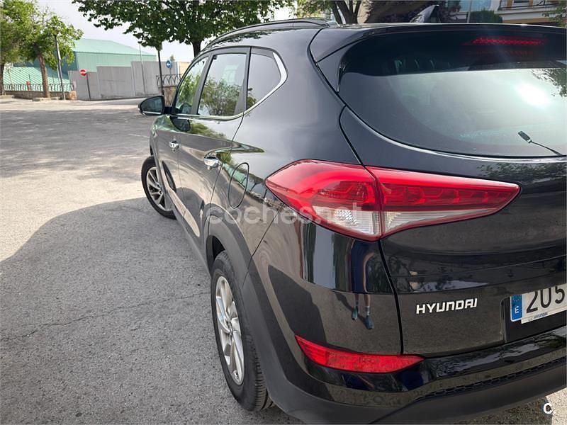 Usado Hyundai Tucson 115 CV (84 kW) 2016 Negro SUV