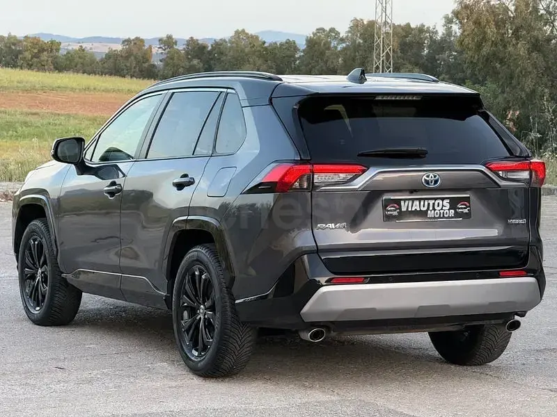Usado Toyota RAV4 Hybrid Style 218 CV (160 kW) 2023 Gris / plata SUV