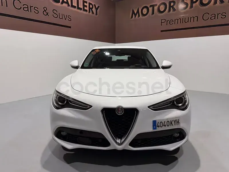 Usado Alfa Romeo Stelvio Executive 190 CV (139 kW) 2019 Blanco SUV